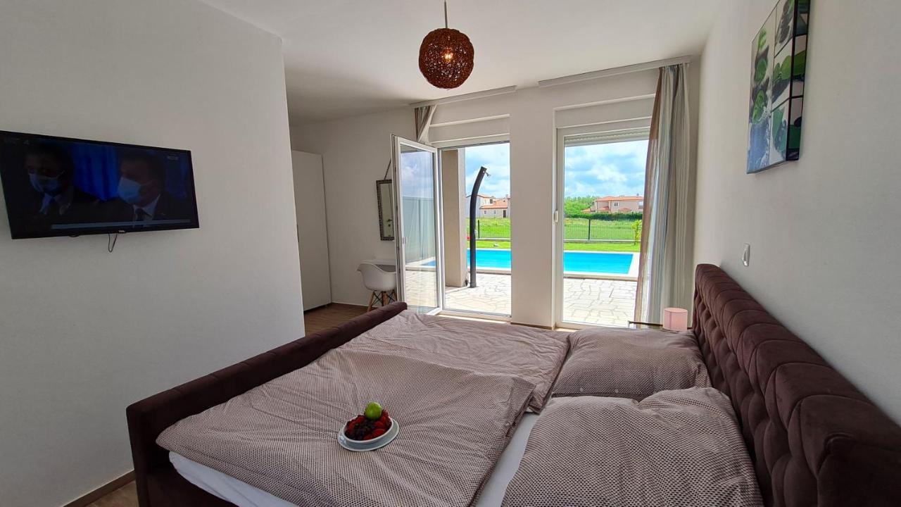 Villa Robert Kaštelir Extérieur photo